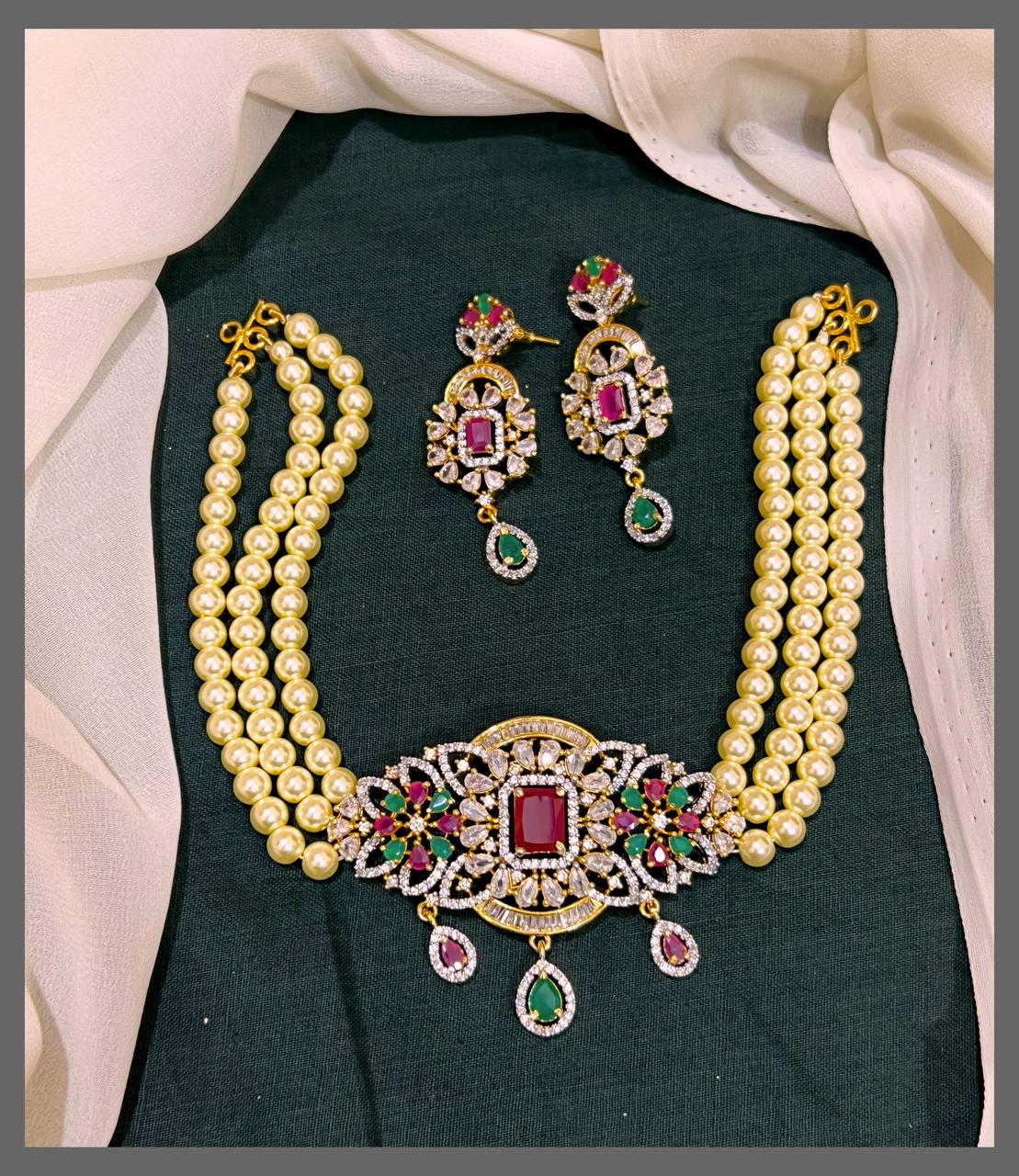 White Pearl Choker - PB00344