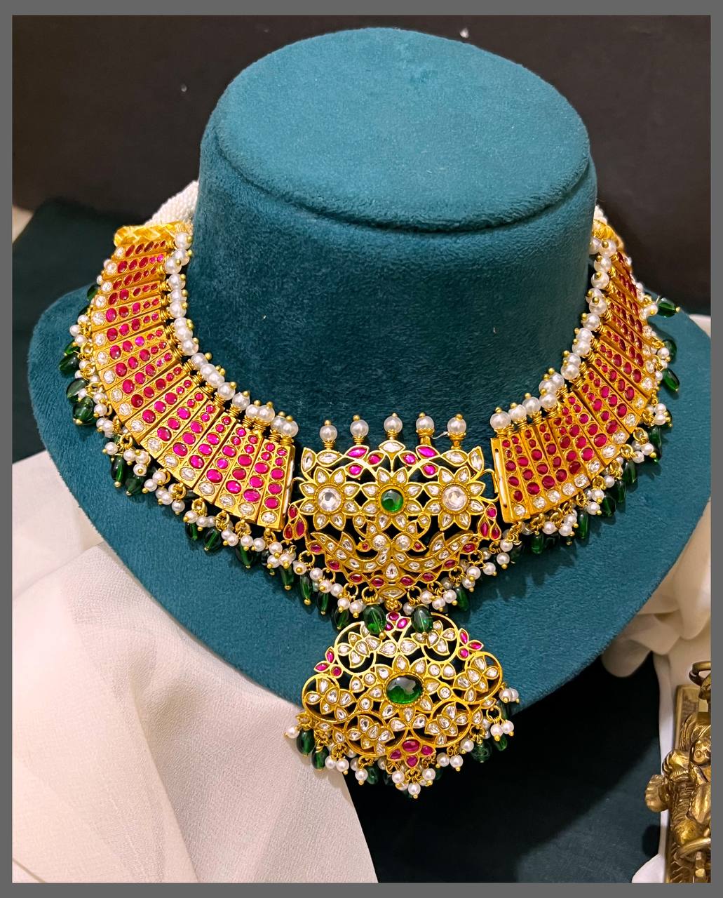 Jadau Kundan Necklace With Emerald Beads - KN00525