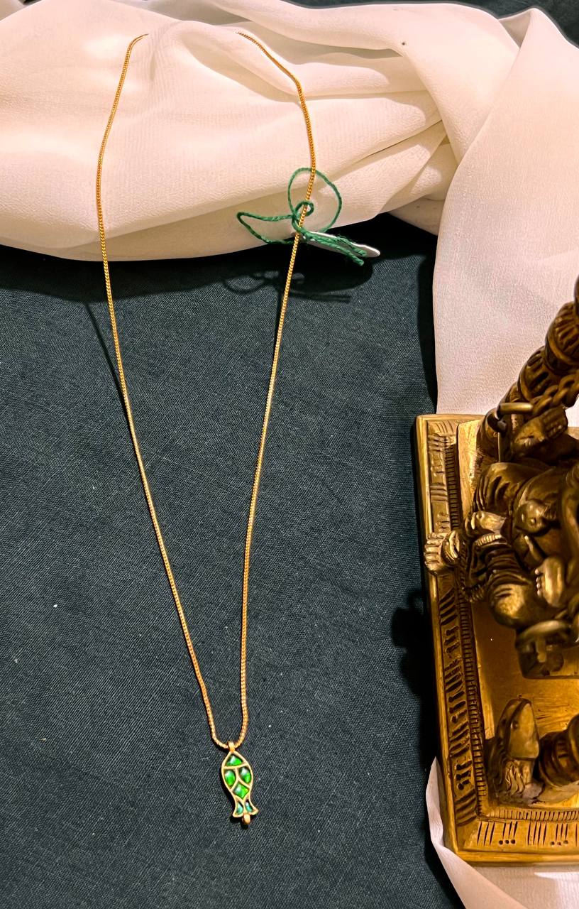 Beautiful Chain With Kundan Fish Pendant - KN00538