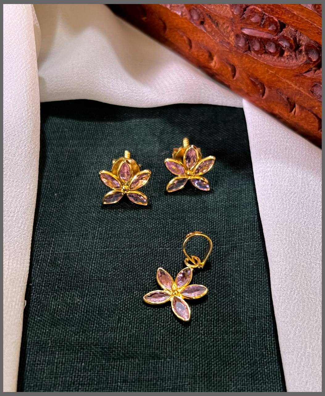Stone Flower Pendant With Earring - NP0082