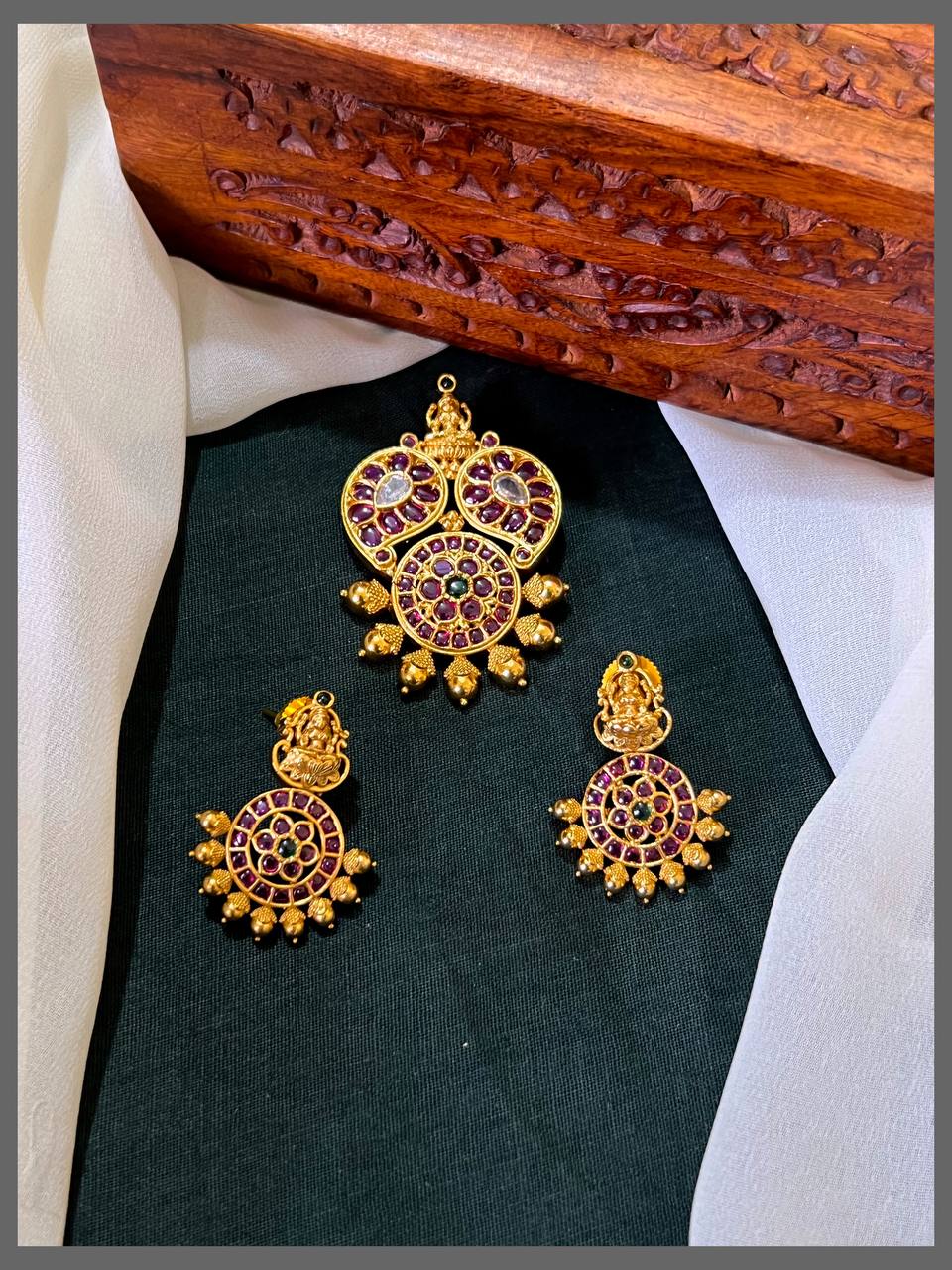 Mango and Flower Pendant With Earrings - NP0090