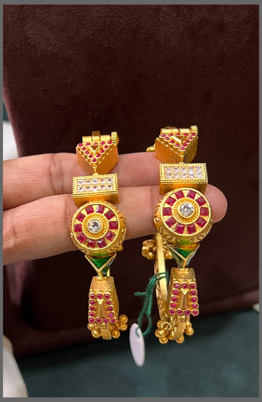 Ruby Bottu Design Bangle in Kundan - BG00343