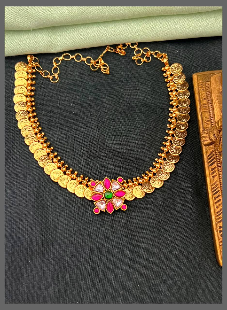Kaasu Lakshmi Necklace With Kundan Flower Pendant - KN00565