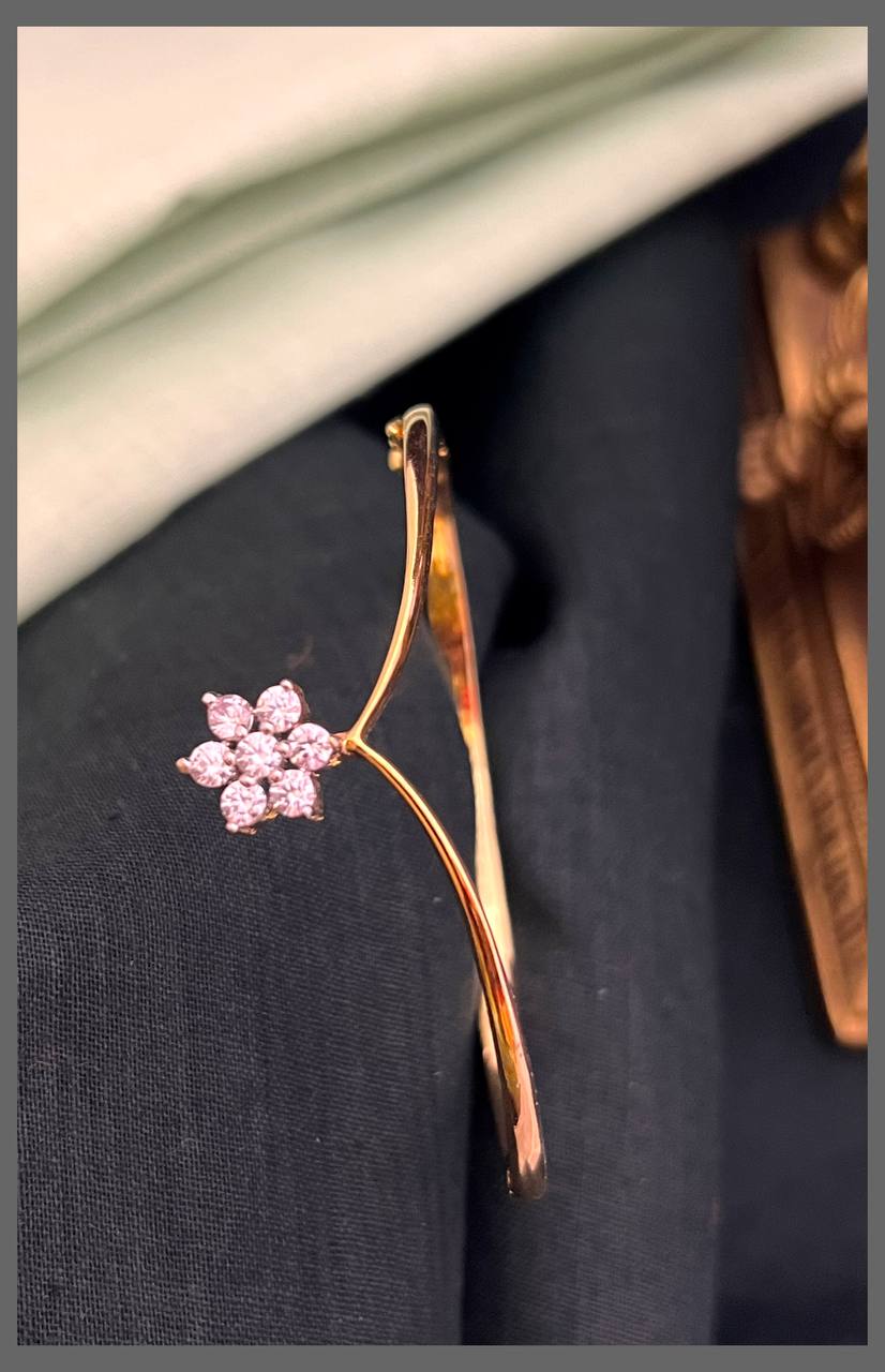Stylish Flower Bracelet - BG00401