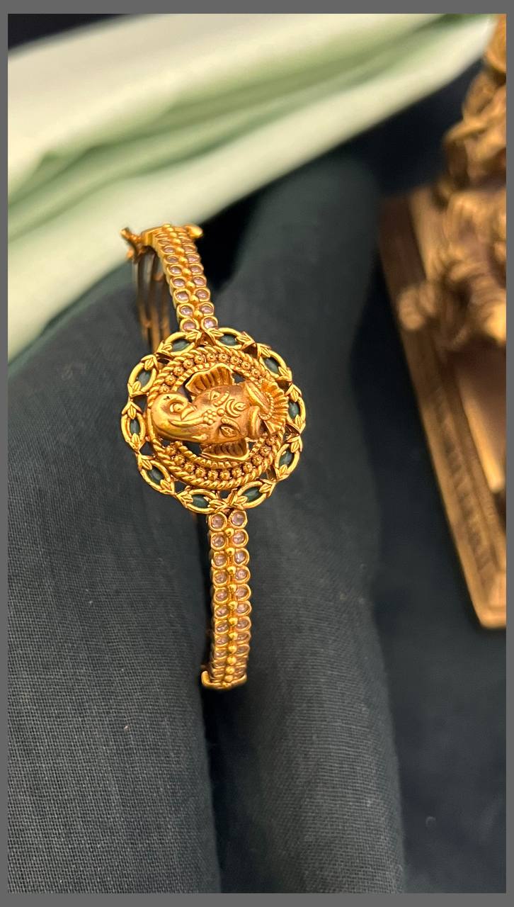 Beautiful Ganesha Bracelet - BG00405