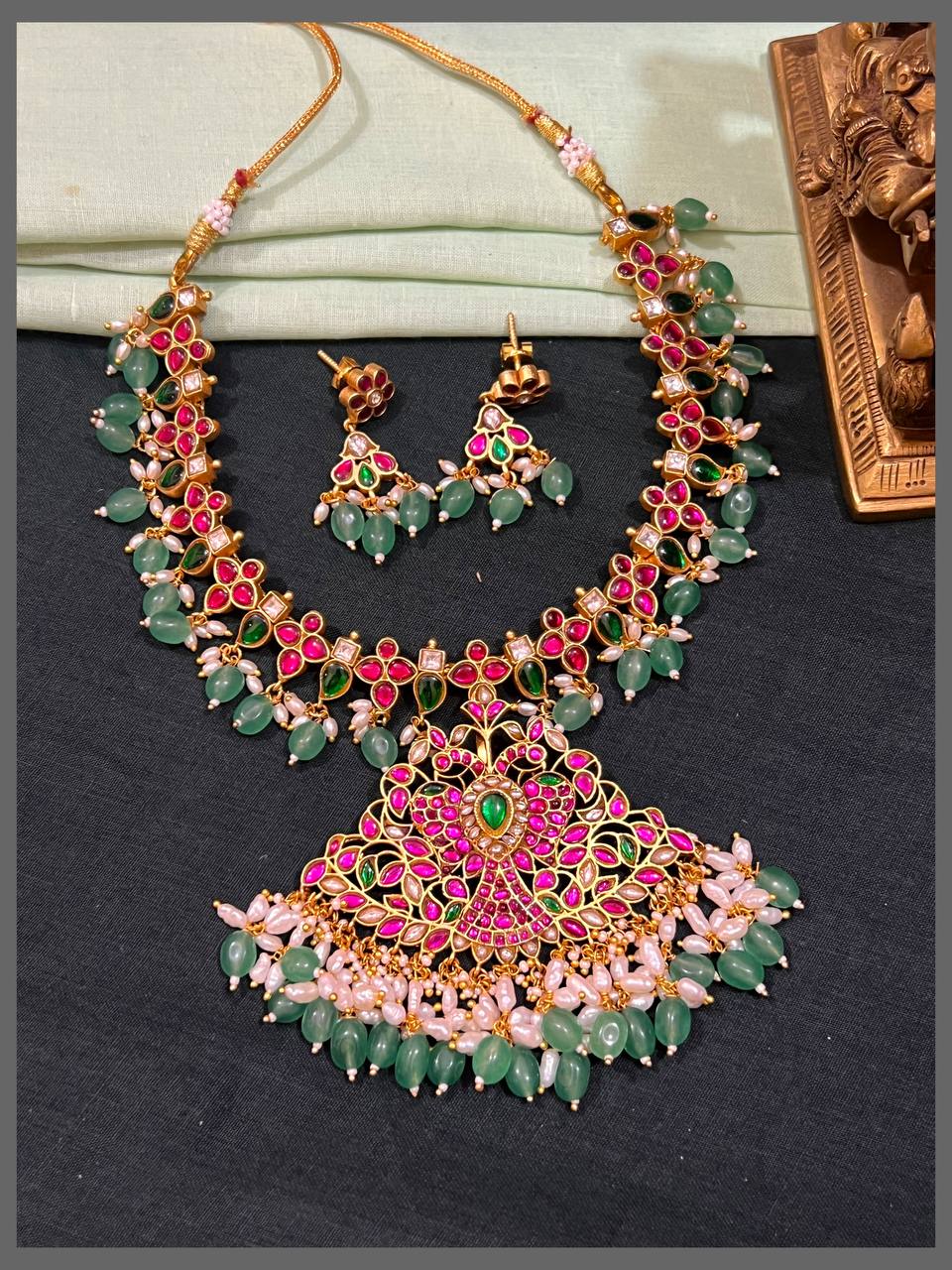 Beautiful Flower Kundan Necklace With Pearls - KN00569