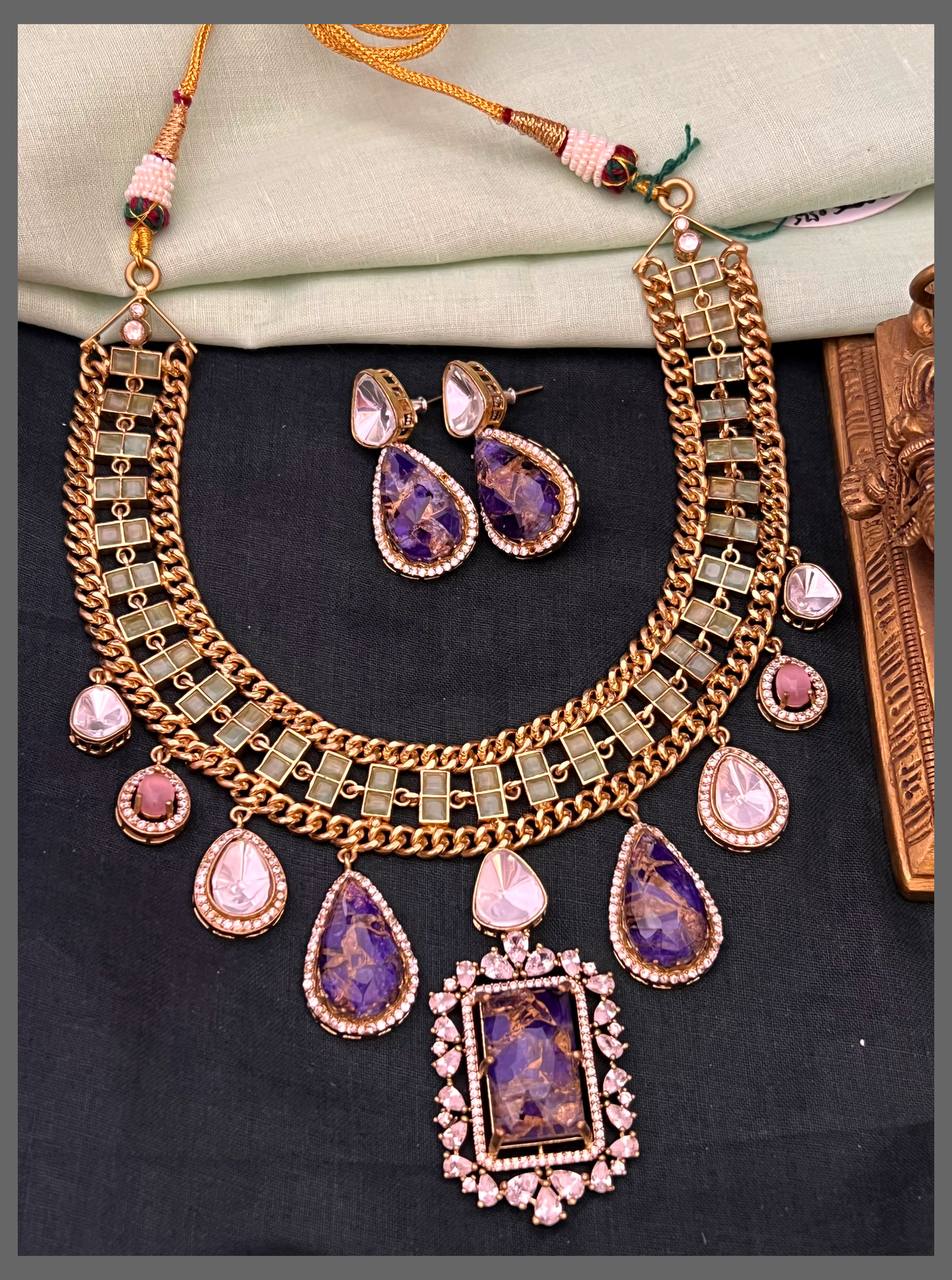 Elegant Victorian Necklace With Earrings - VN00165