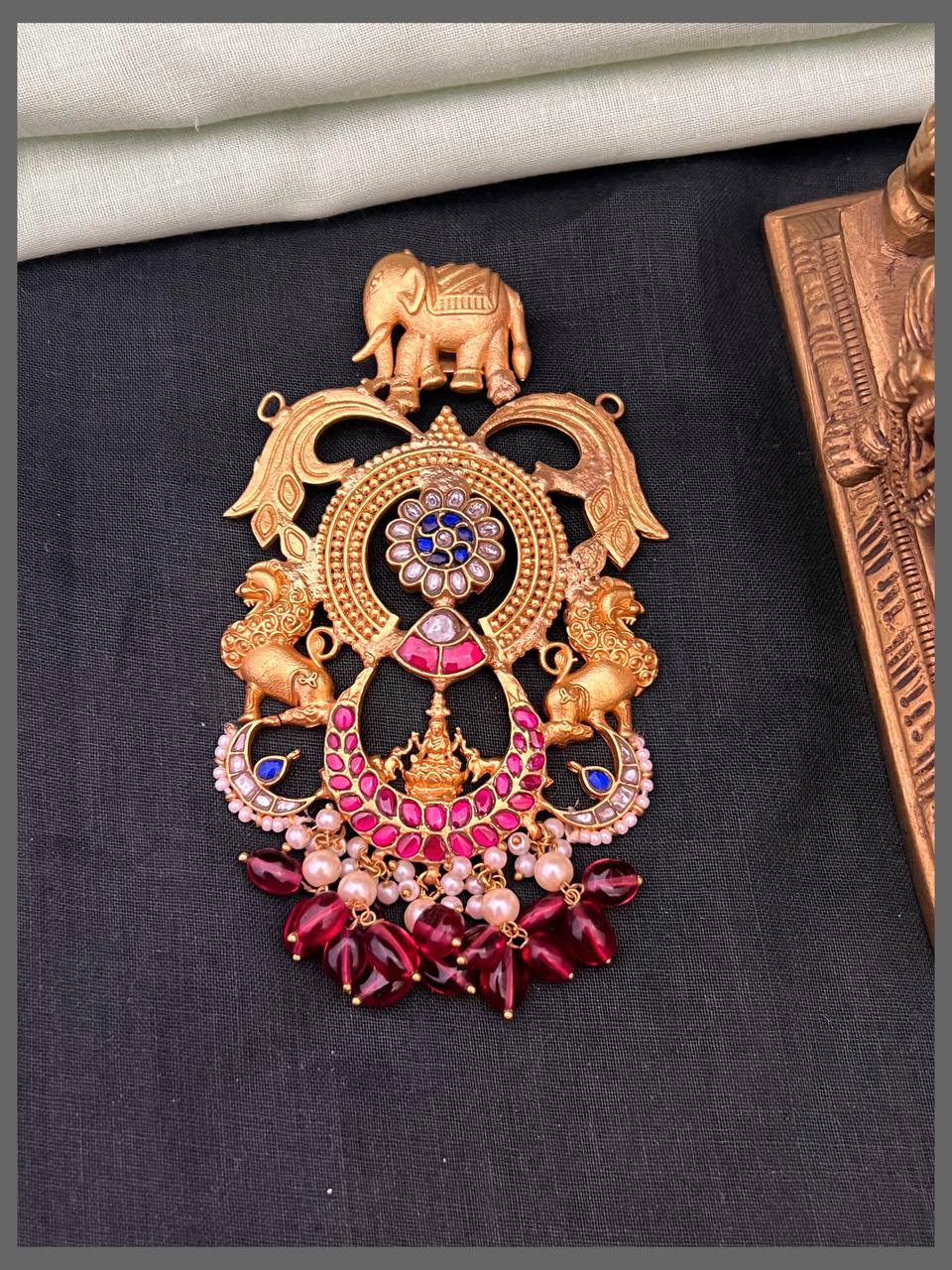 Elegant Kundant Pendant - KP00188
