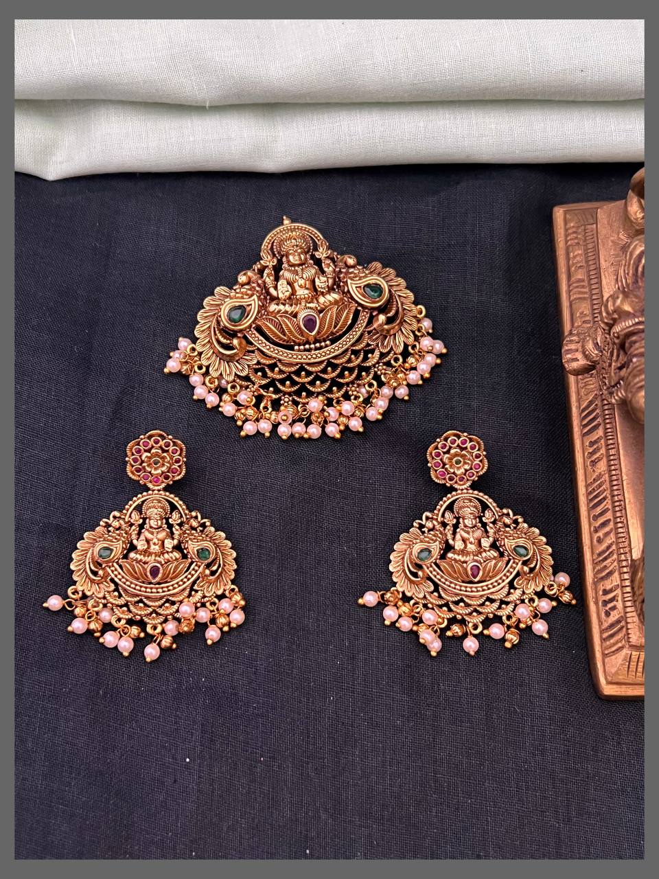 Beautiful Lakshmi Pendant With Earings - NP0099
