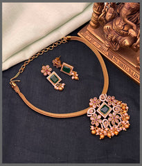 Nanu Chain Necklace With Stone Flower Pendant In Nakshi - NN00821