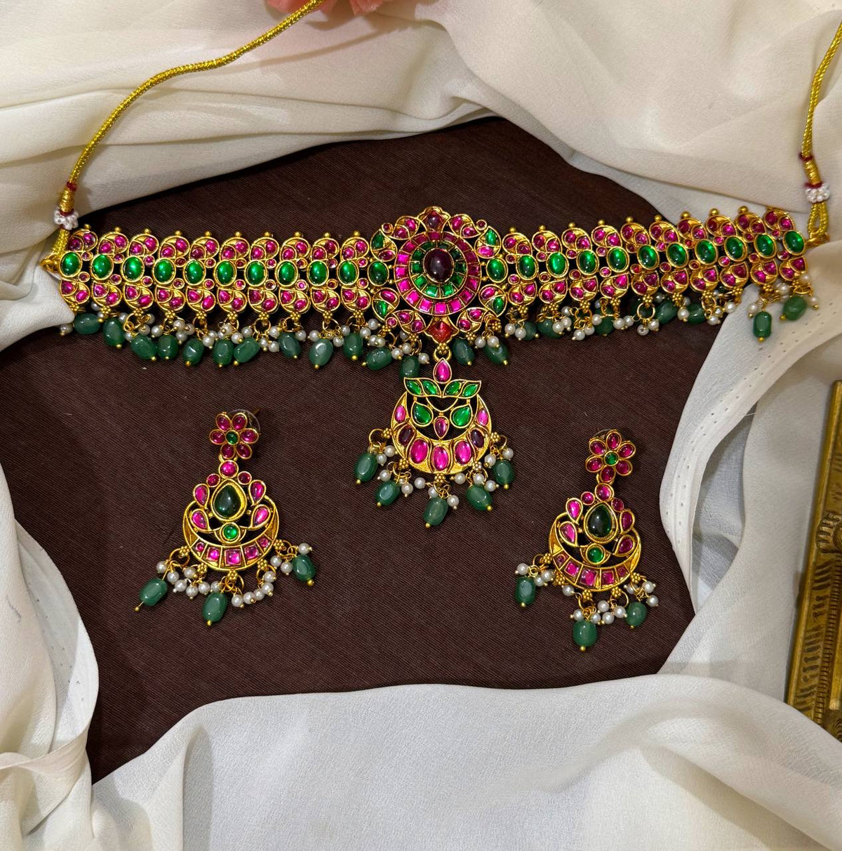 Pota Stone Mega Choker With Earrings - NN00935