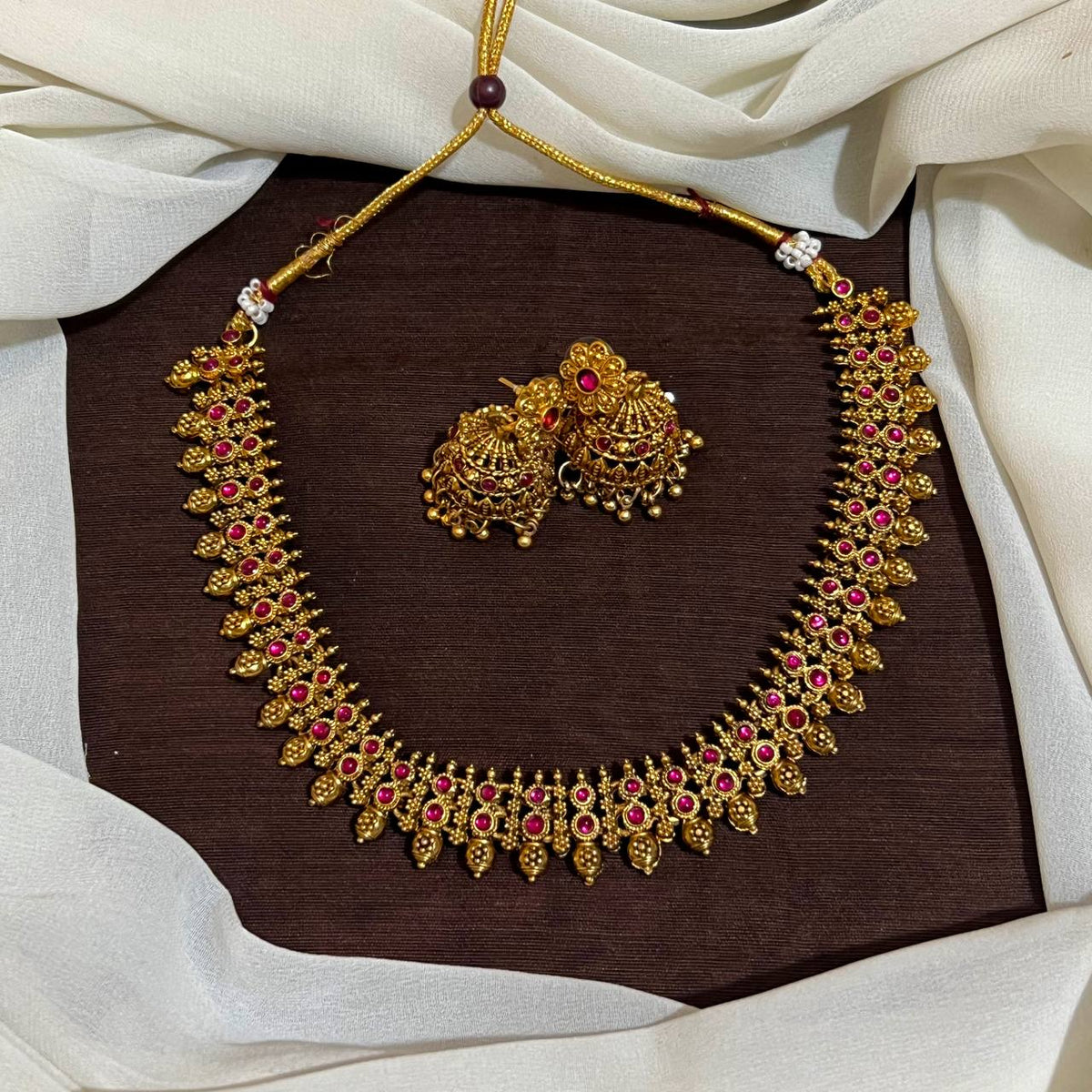 Nakshi Traditional Necklace with Kempu Stones - NN00958