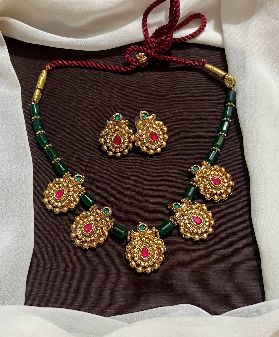 Emerald Beads Necklace With Pota Stone Pendants - PB009