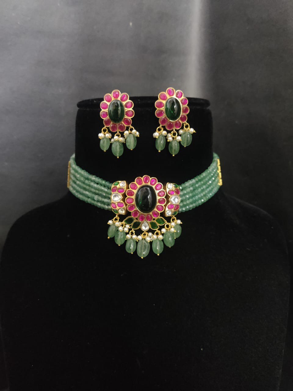 Emerald Choker with Kundan Pendant -NK0013