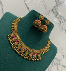 Exquisite Kundan Necklace With a Matching Earring Set - KN00550