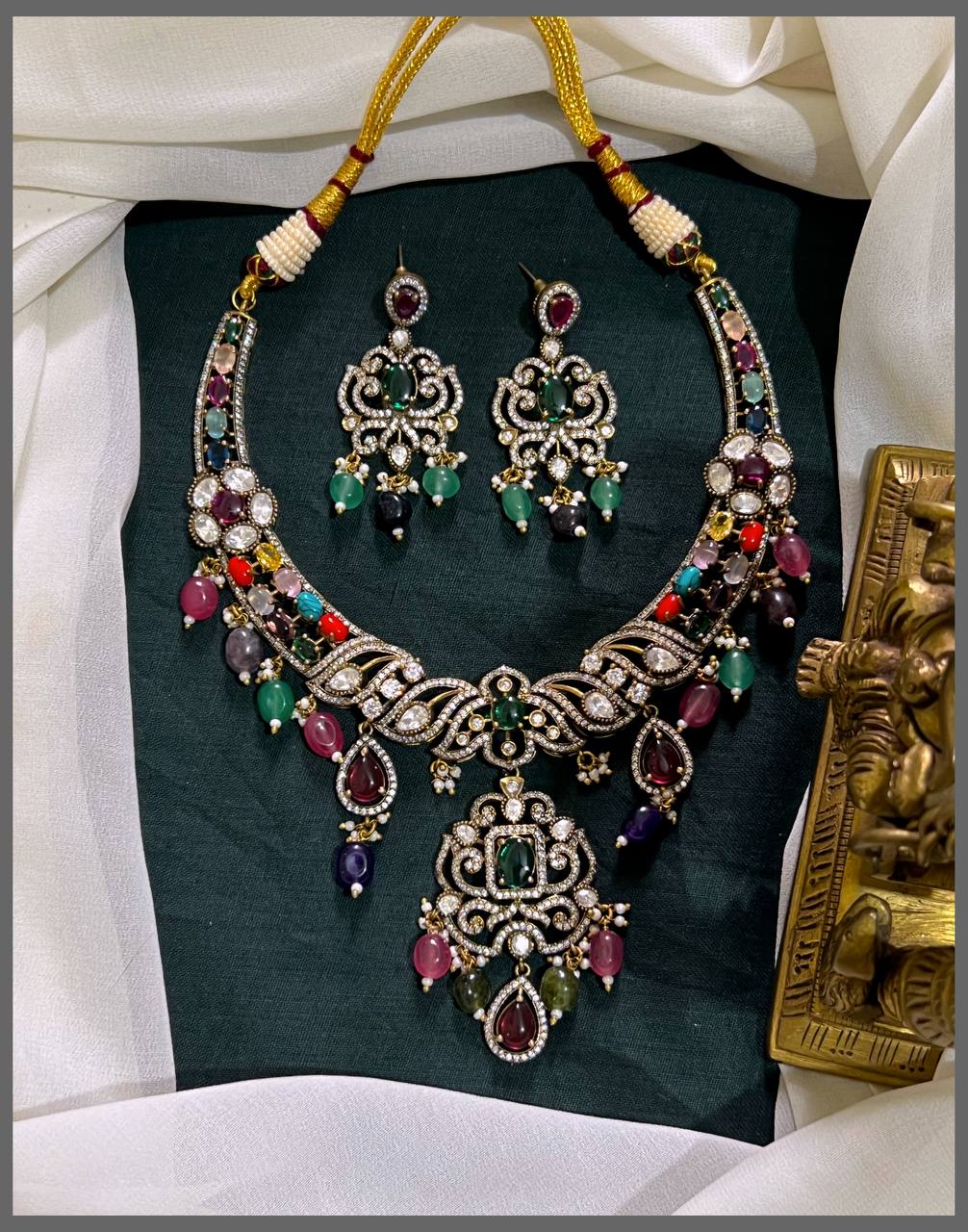 Stunning Victorian Necklace with Earrings in Multicolor - VN00166