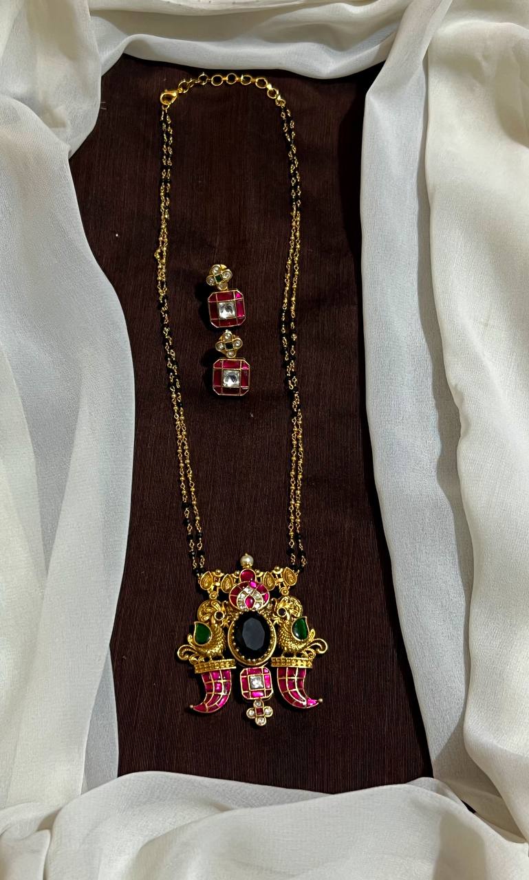 Jadau Puligoru Pendant with Earrings and Black beads - BD00174