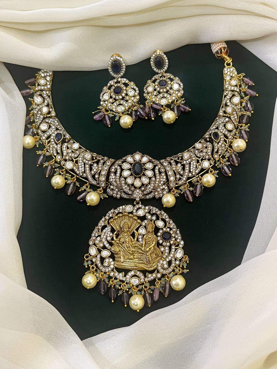 Elegant Victorian Lord Vishnu Pendant Necklace with Earrings - VN0023