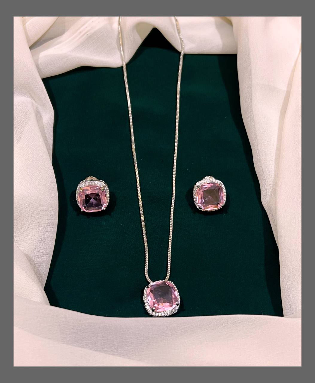 Beautiful Stones Pendent In Diamond Necklace - DN0037