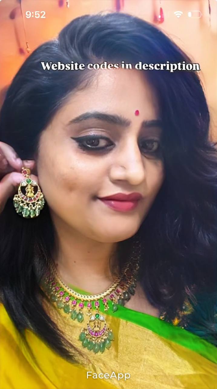 Jalebi necklace with Small Lakshmi Pendent in Kundan - KN00386