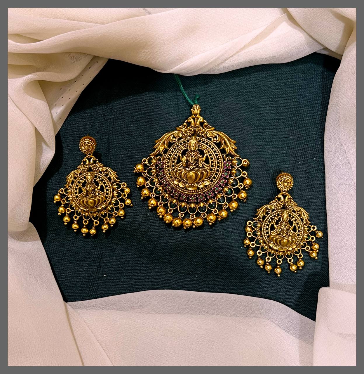 Beautiful Lakshmi Pendant With Earrings - NP0067