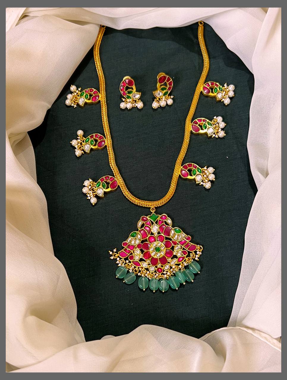 Beautiful Kundan Necklace With Pearls - KN00502