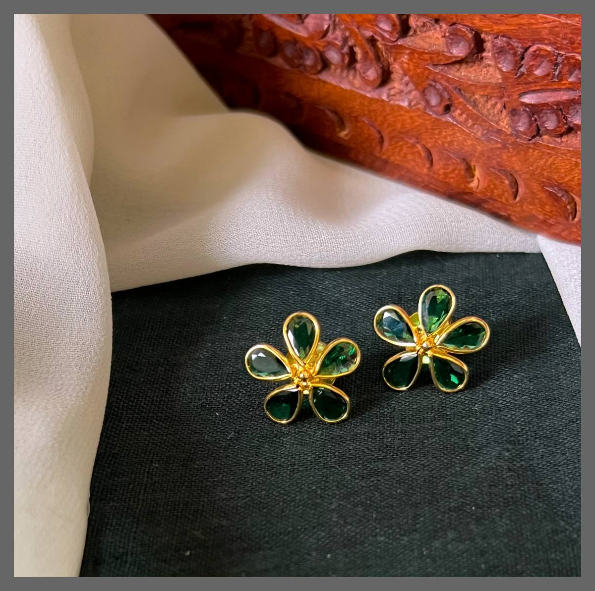 Small Stone Flower Stud In Nakshi - NE00595