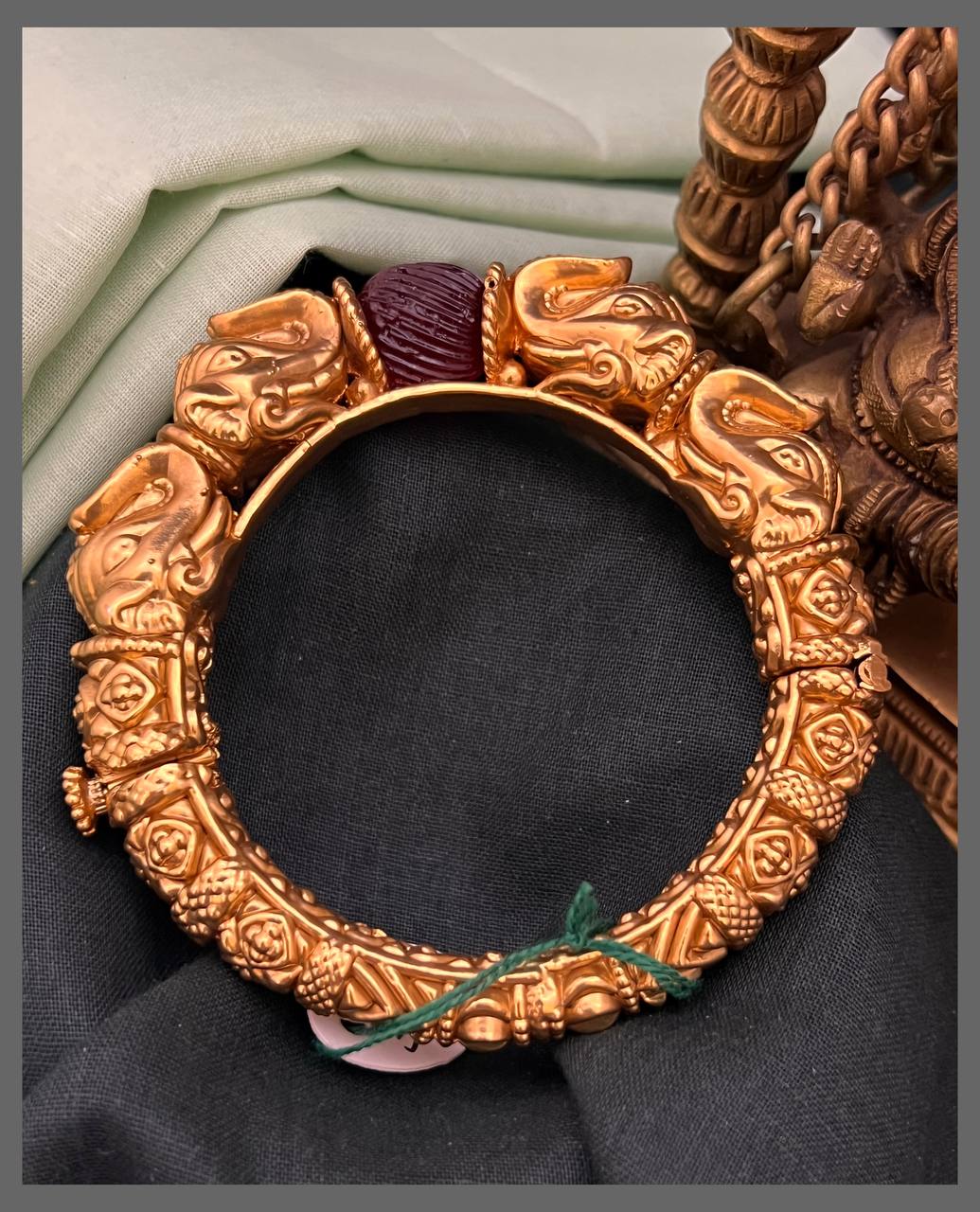 Elephant Kadaga in Kundan - BG00578