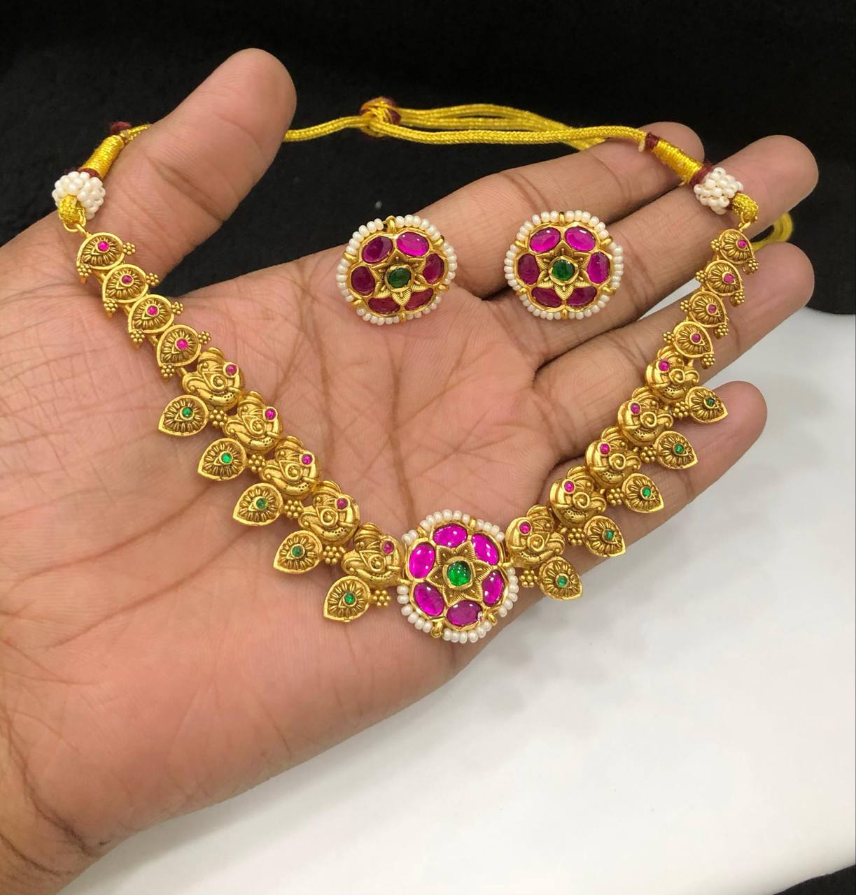 Jadau Pendant With Nakshi Chain - KN00348