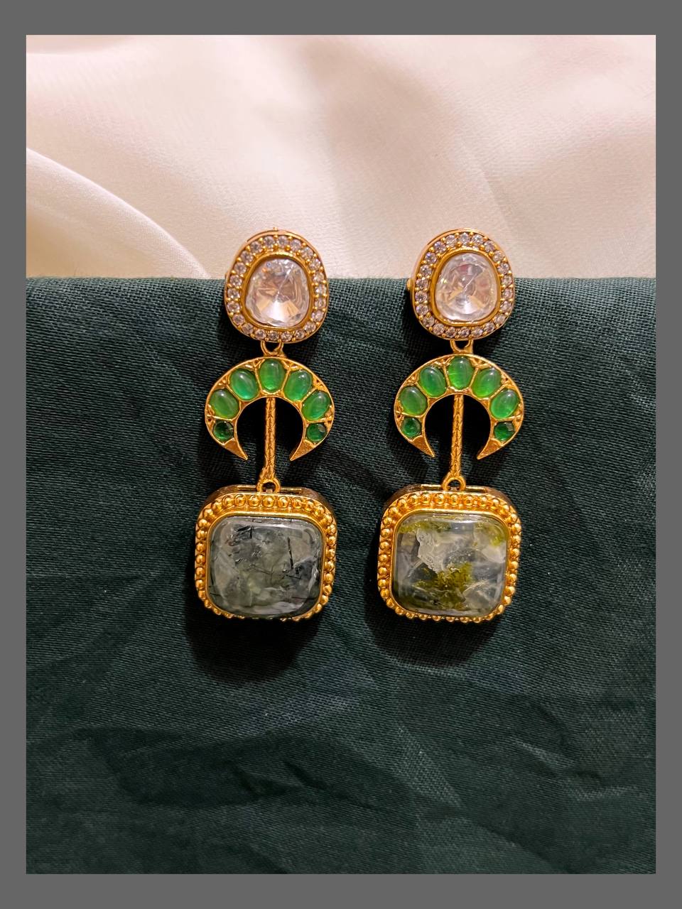 Beautiful White Stone Hanging Earring In Kundan - KE00487