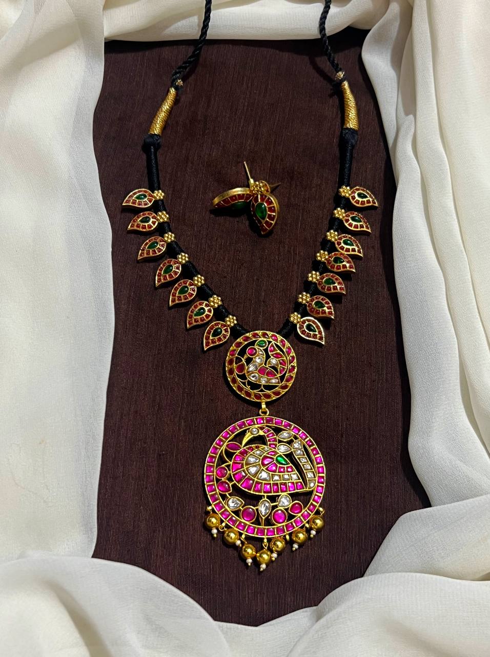 Mango Kempu Dori With Jadau Peacock Pendant- BD00141