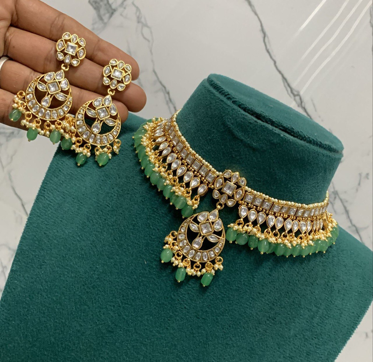 White Stone Mega Choker - NN00144