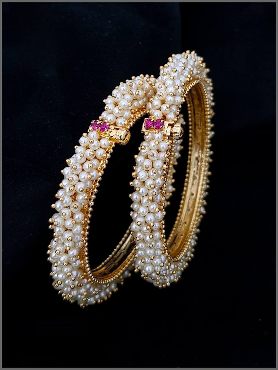 Bangles screw open gold finish in Kundan - BG00185