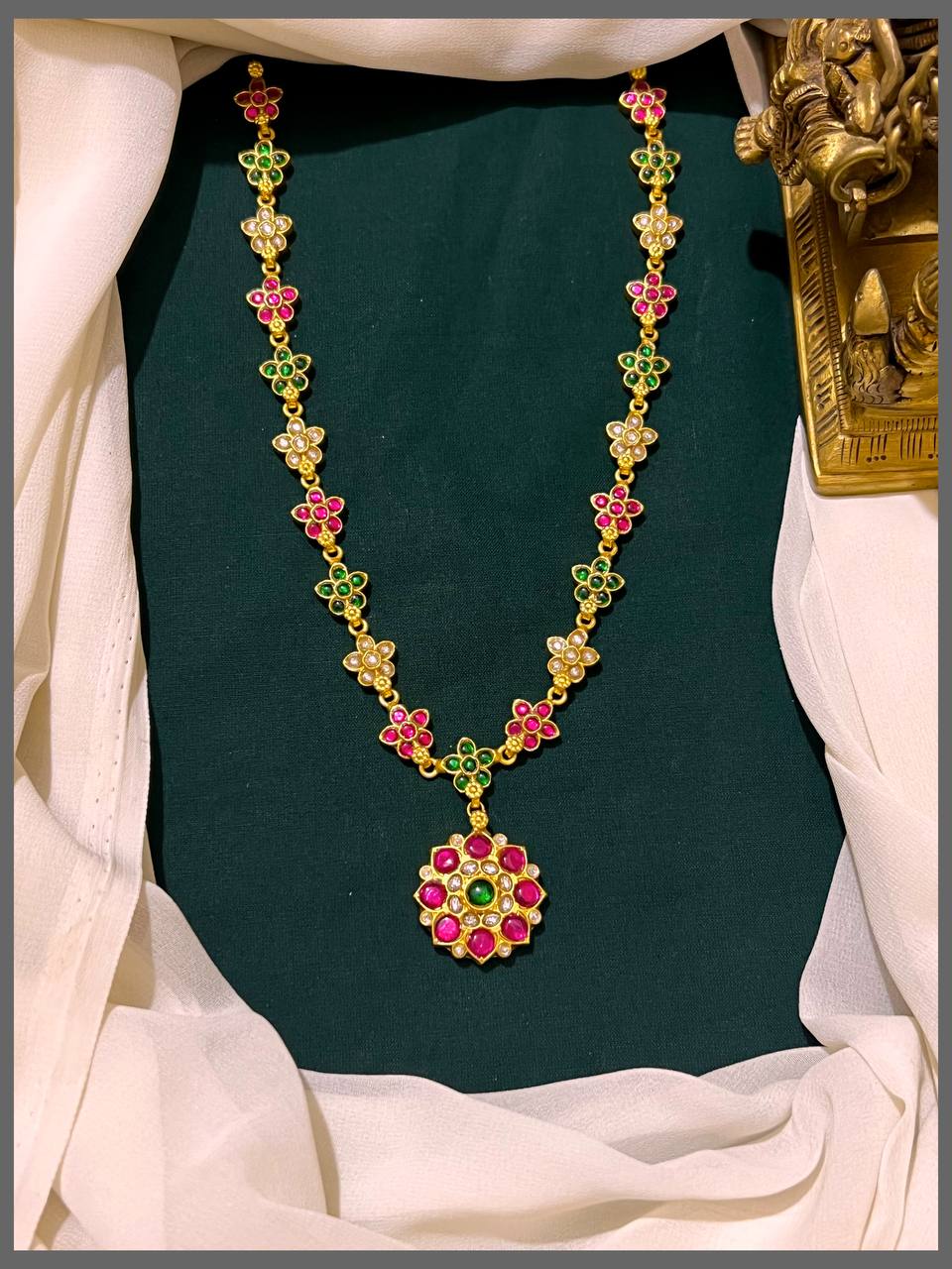 Multi Flower Necklace In Kundan - KN00486