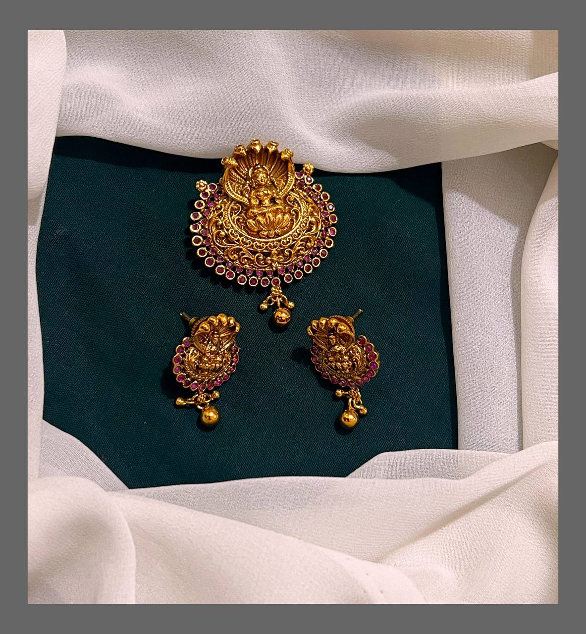 Kempu Lakshmi Pendent With Earrings - NP0066
