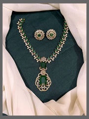 Lady In Emerald Necklace in Nakshi - NN00541