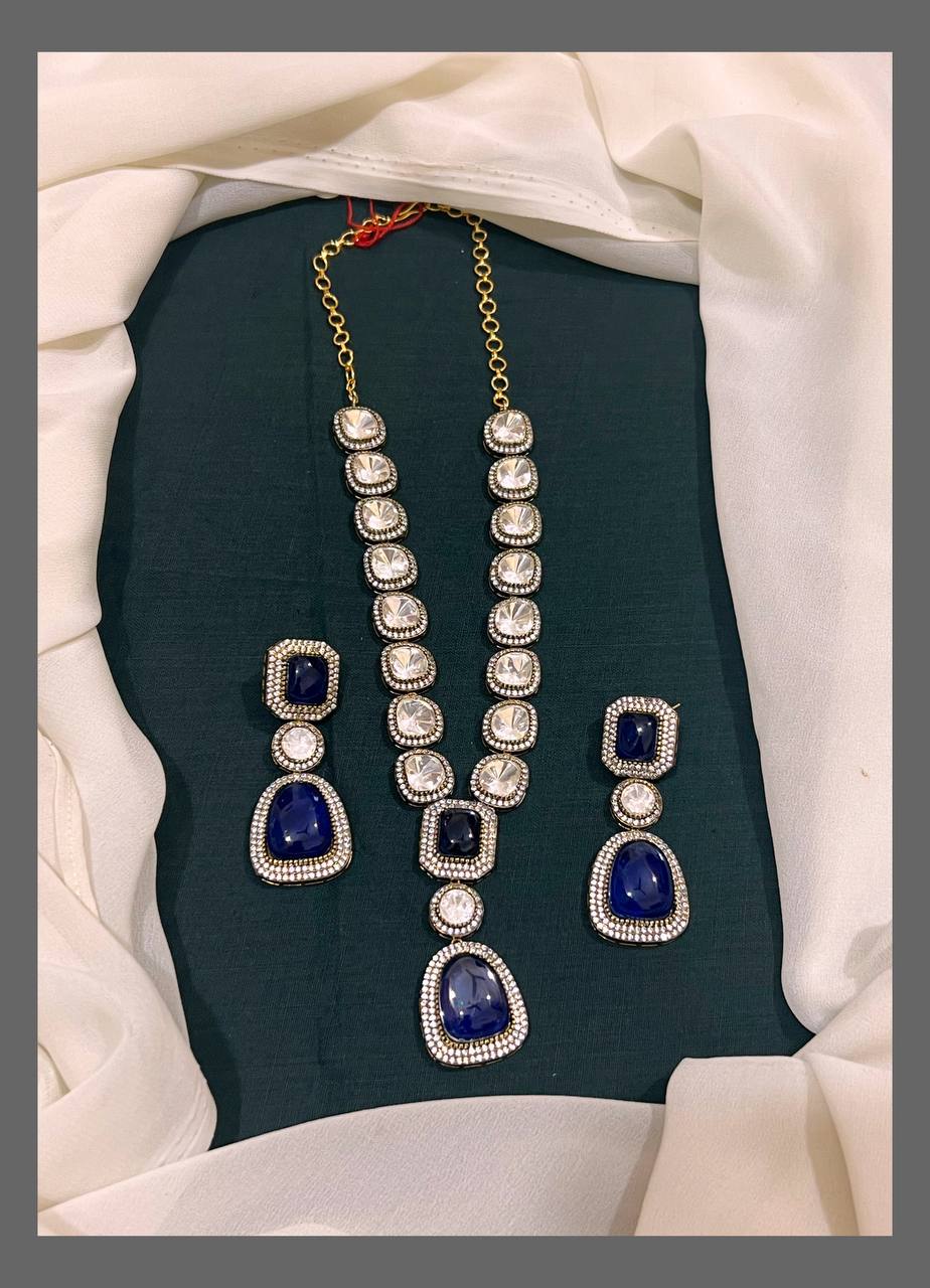 Elegant White Victorian Necklace - VN00154