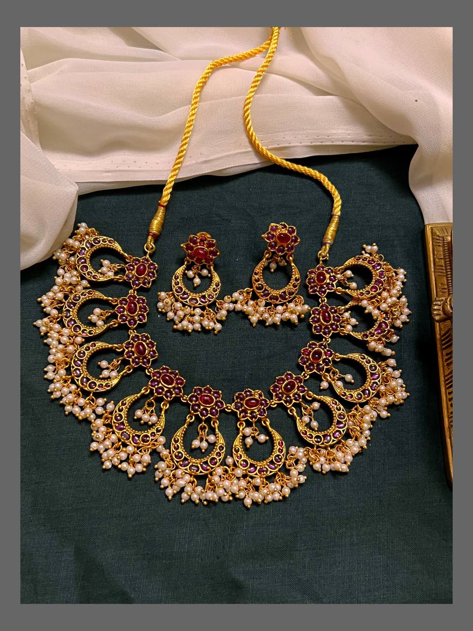 Beautiful Flower Necklace With Pearls In Nakshi - NN00674