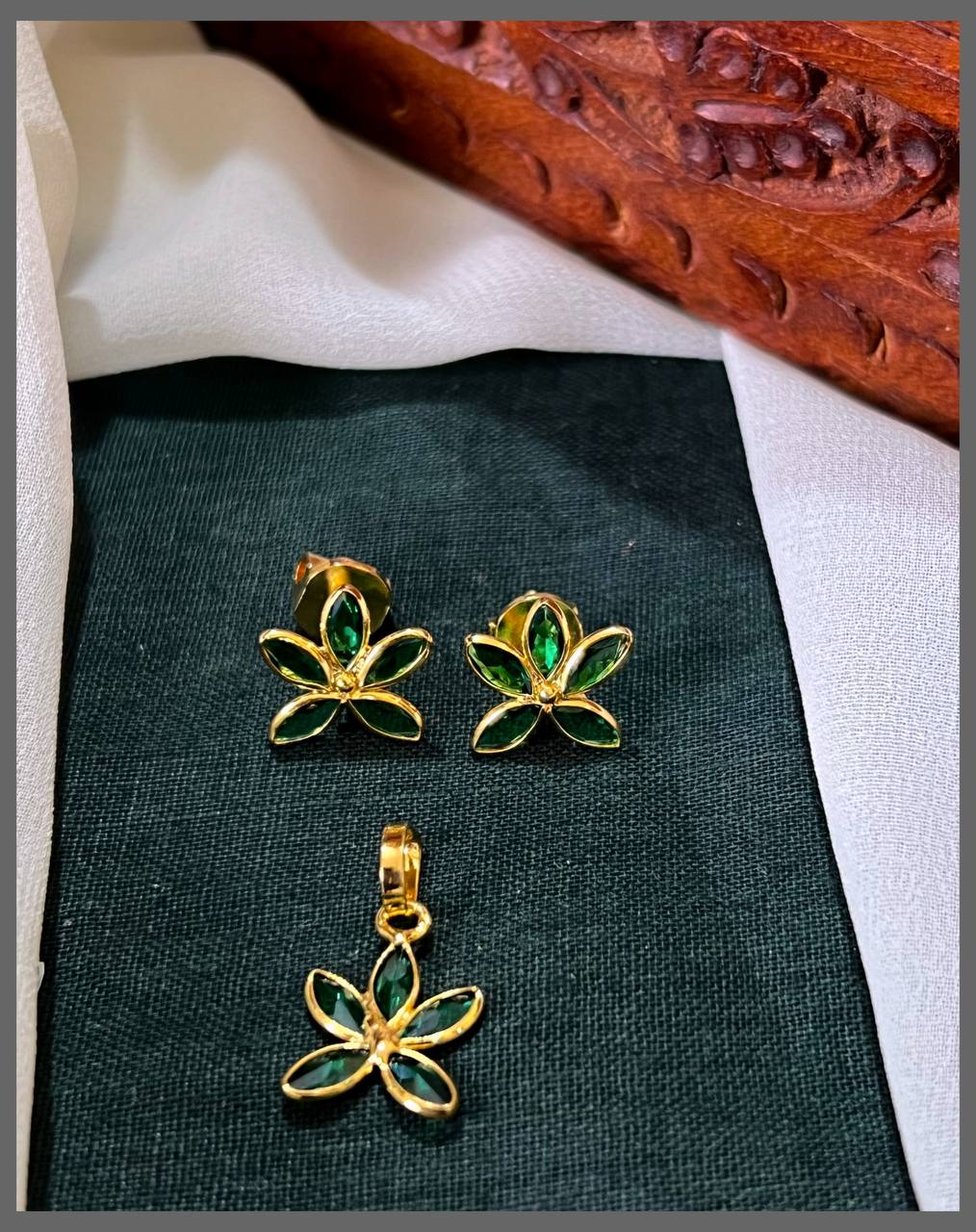 Stone Flower Pendant With Earring - NP0082