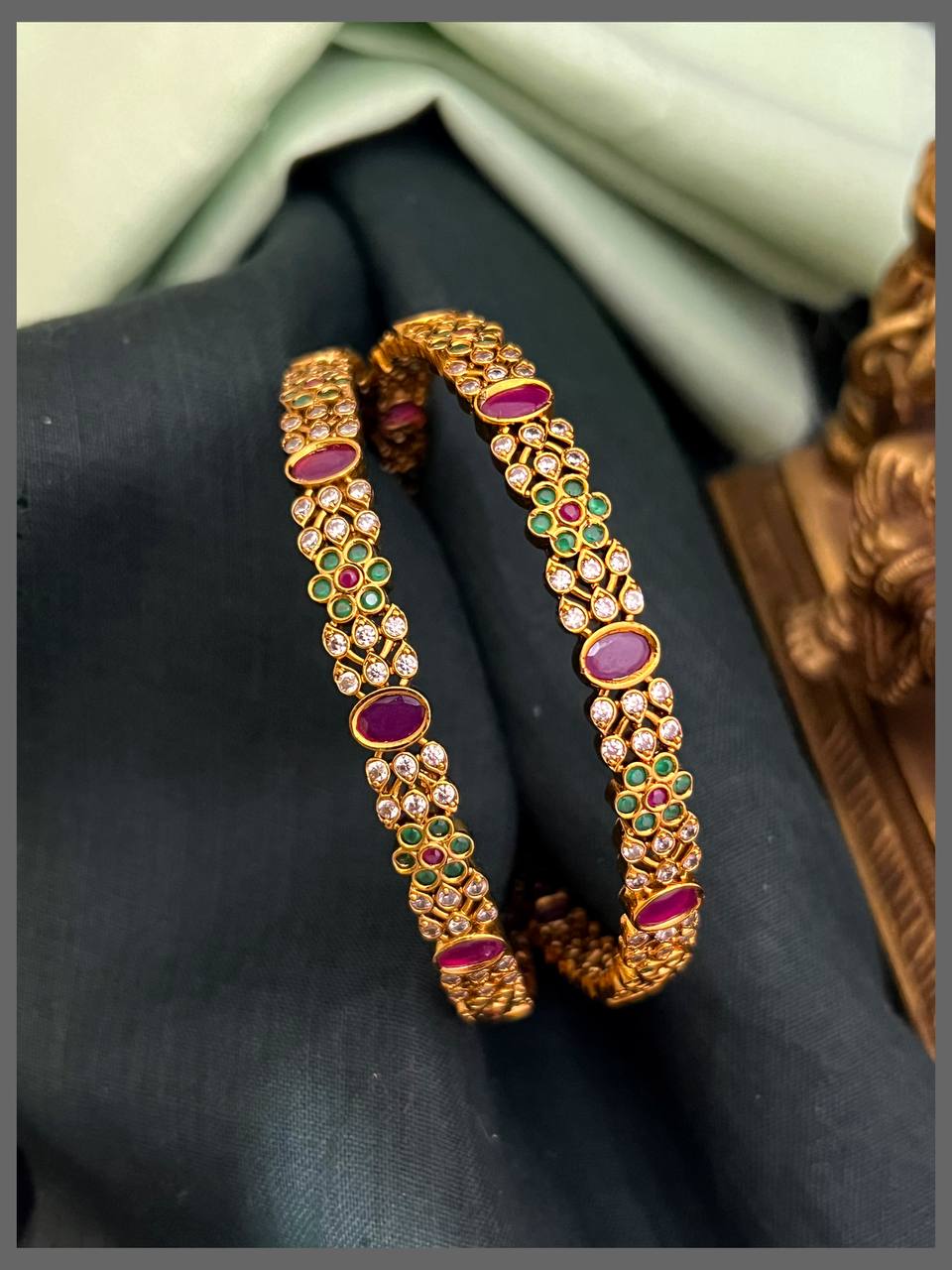 Emerald Flower with White Stone and  Ruby Stone Bangles in Kundan - BG00467