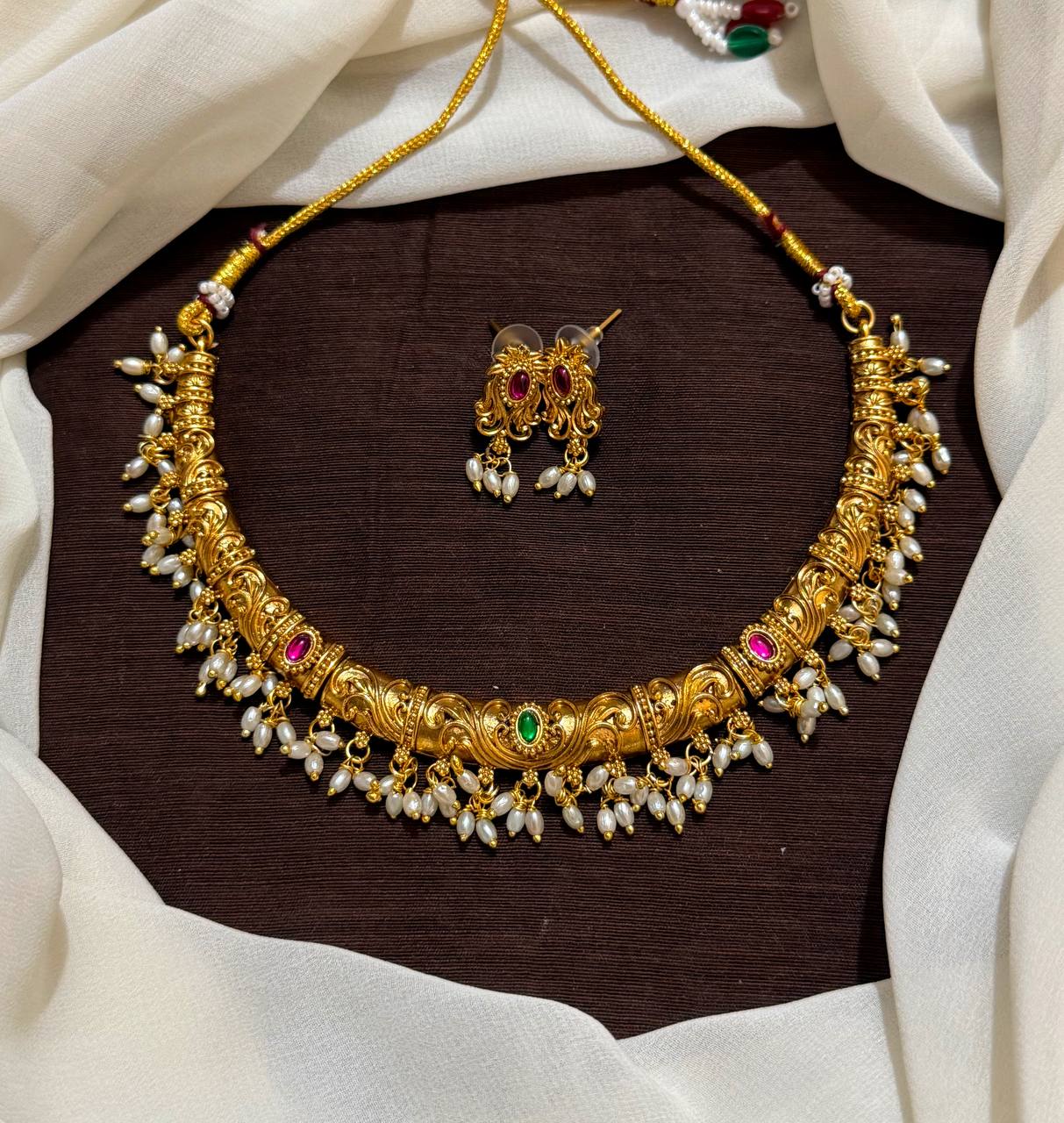 Kante Set With Pota Stone And Rice Pearls - NN00188