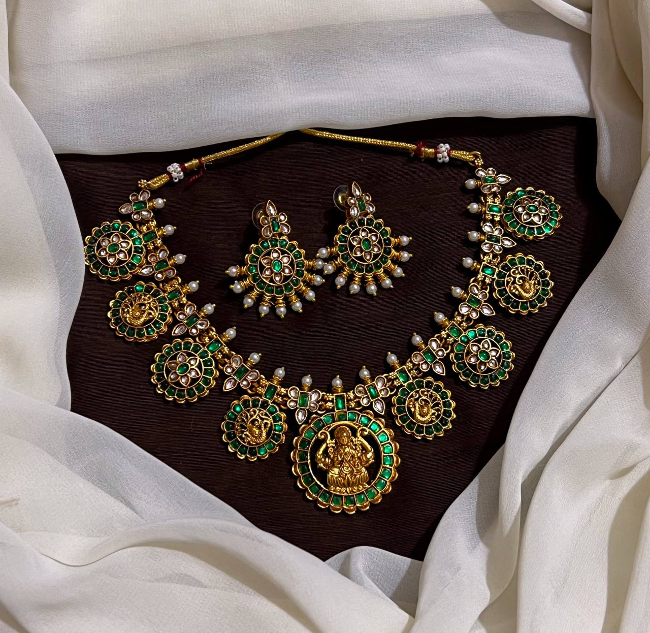 Emerald Lakshmi Bottu Neckalce With Earrings - NN001006