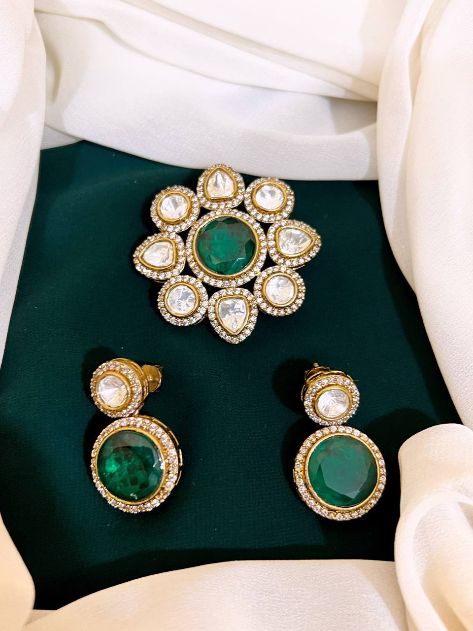 Little Green Stone Pendent in Kundan - KP0089