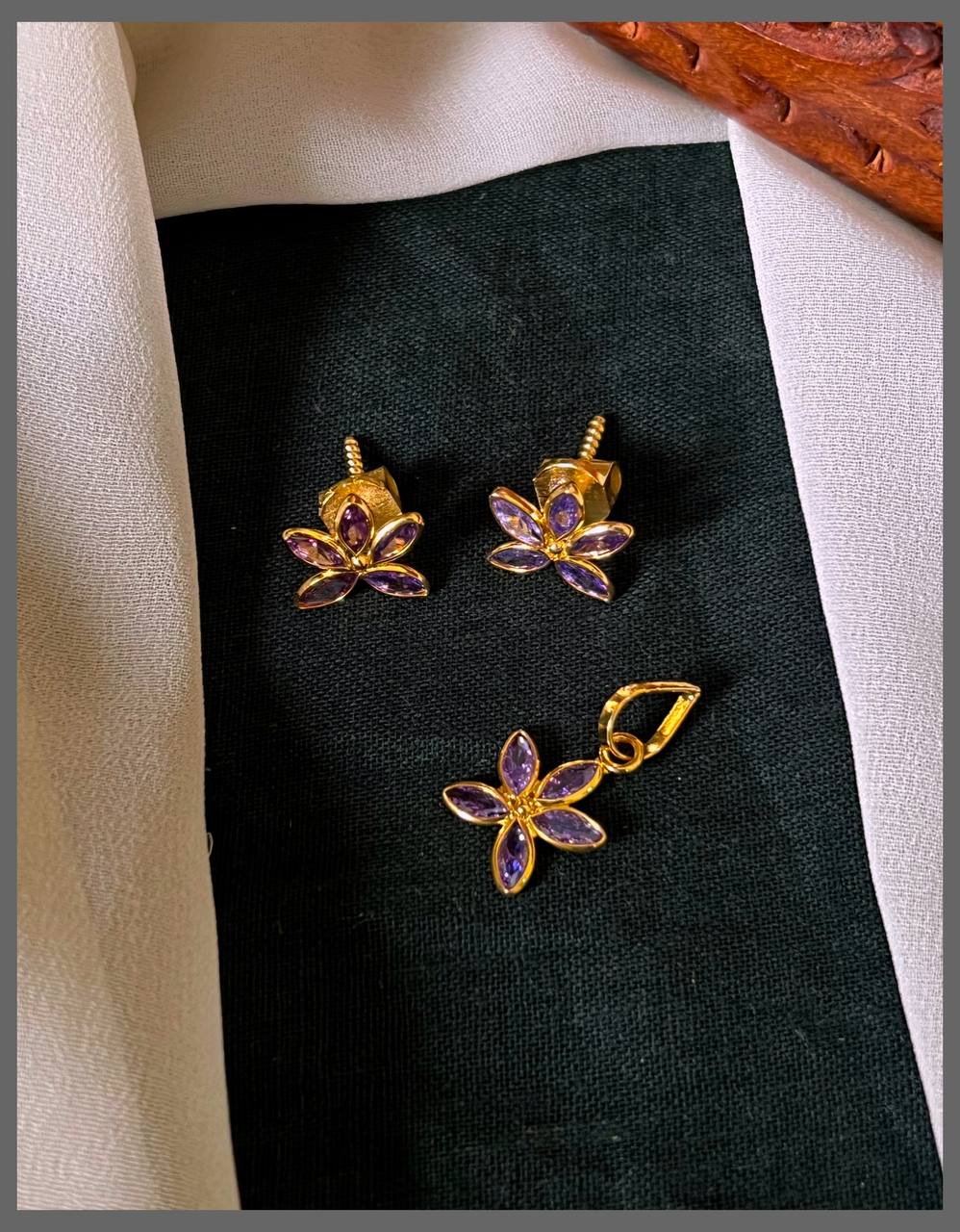 Stone Flower Pendant With Earring - NP0082