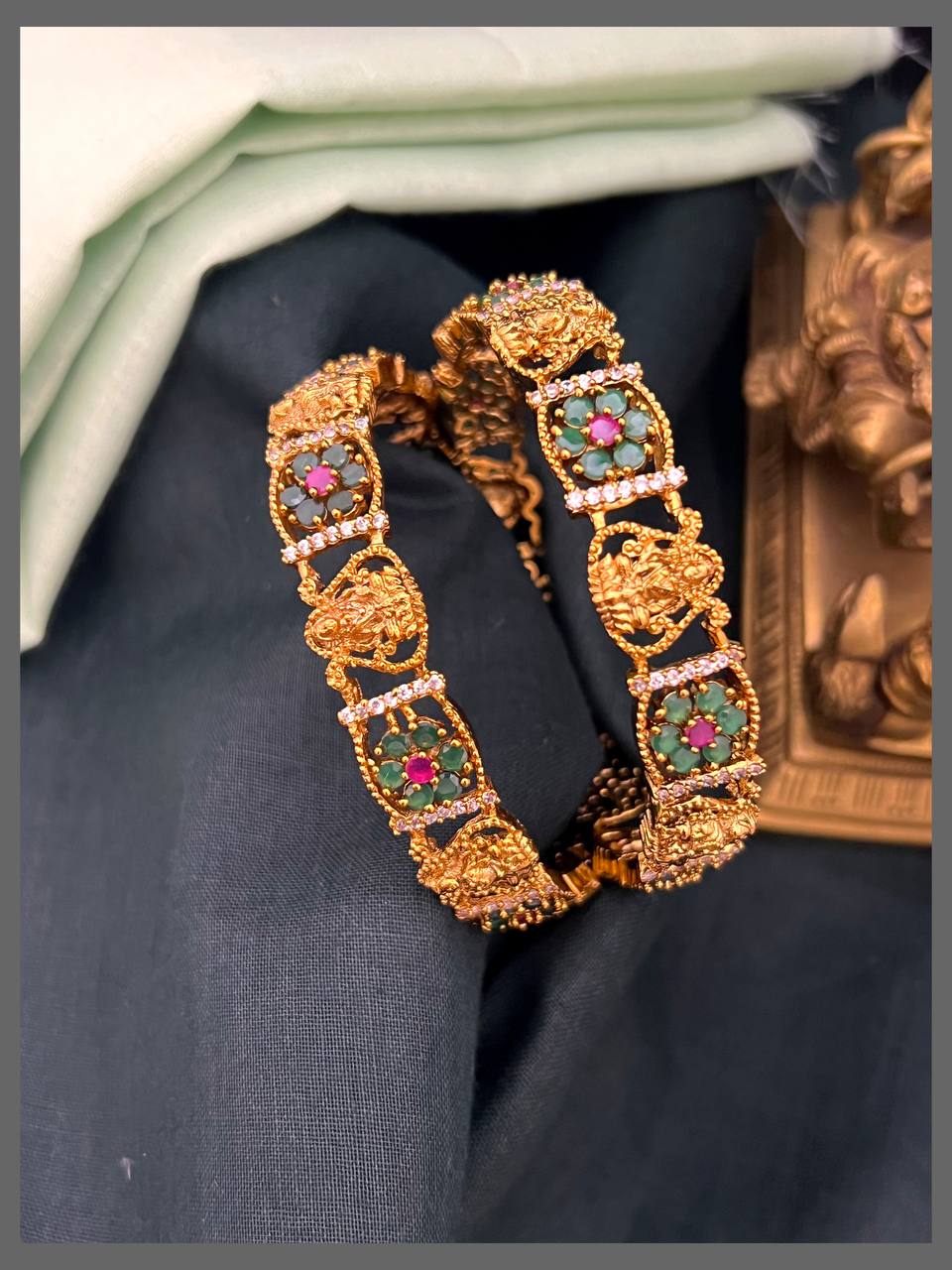 Lakshmi and Flower Banglesin Kundan - BG00521