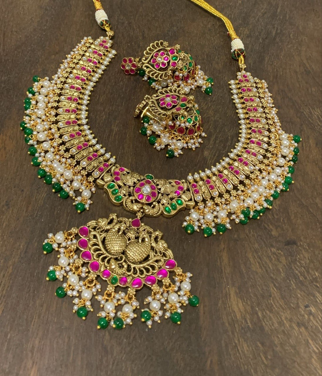 Jadau Short Necklace With Guttipusalu - KN00665