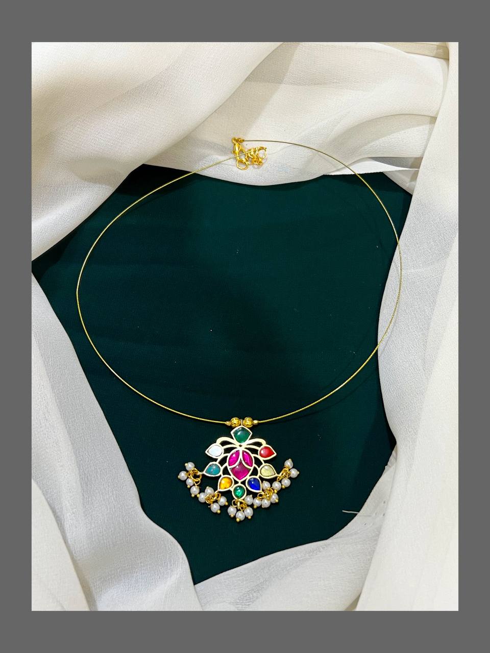 Navaratna Pendant Invisible Chain - KN00166