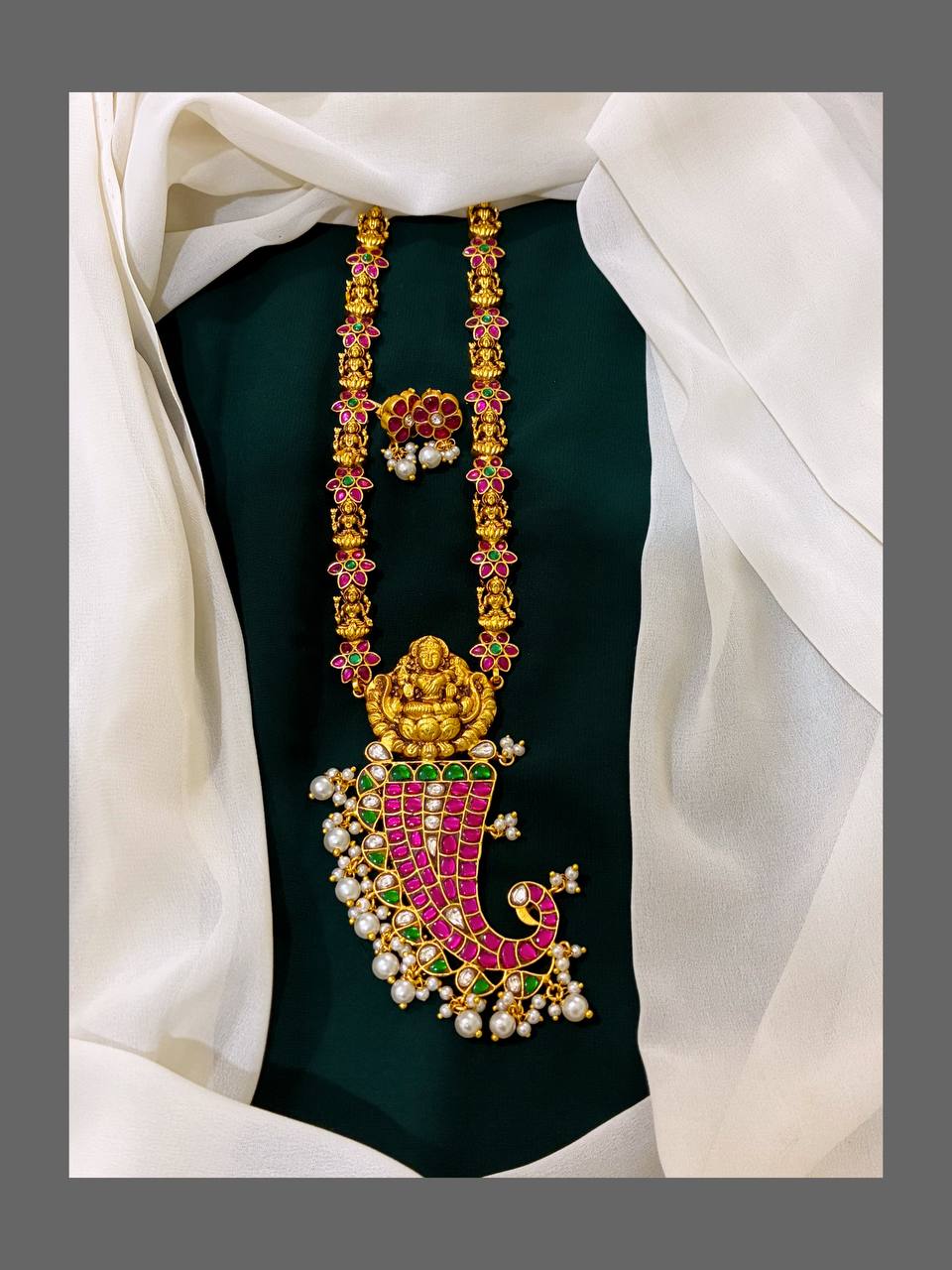 Jadau Lakshmi In Tiger Nail Pendant with Pearls - KN00191