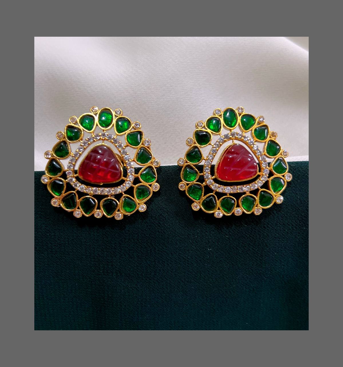 Emerald Stud Earring in Kundan - KE00223