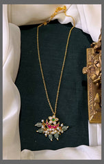 Chandbali Pendant necklace in Kundan - KN00556
